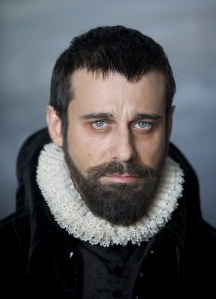 Jordi Mollà como Felipe II.