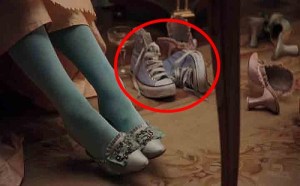 Sapatos All Star em cena do filme "Maria Antonieta" (2006).