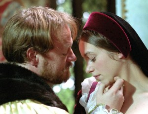 Jared Harris , como Henrique VIII, e Jodhi May.