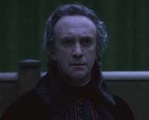 Jonathan Pryce, como o Cardeal Luís de Rohan.