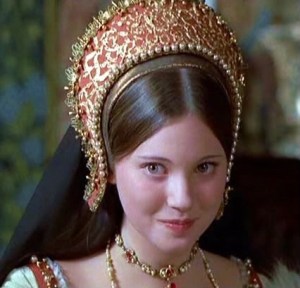 a belíssima Lynne Frederick, como Catarina Howard. 