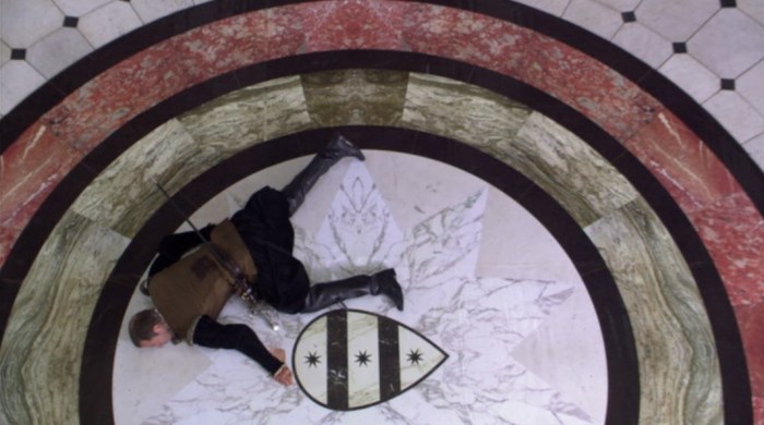 Violência e intriga moldam a primeira temporada de "The Tudors" (cena: o embaixador inglês assassinado no Palácio Ducal de Urbino). 