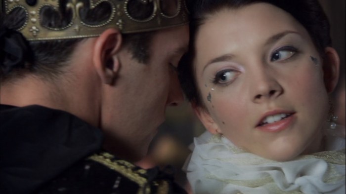 Clima de amor à primeira vista no terceiro capítulo de "The Tudors": Jonathan Rhys Meyers como Henrique VIII, e Natalie Dormer como Ana Bolena.