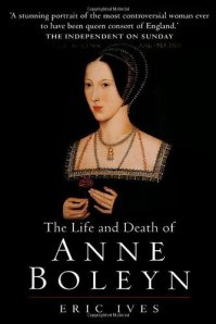 "The Life and Death of Anne Boleyn", considerada a melhor biografia de Ana Bolena lançada até então, escrita por Eric Ives.