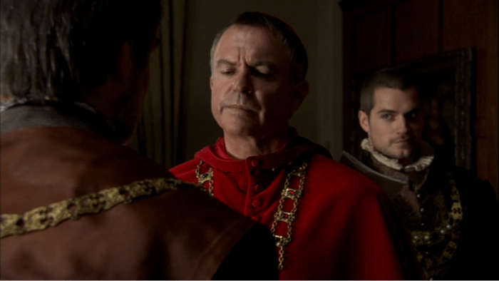 Sem amigos com quem pudesse contar, o cardeal Wolsey (Sam Neill) estava abandonado à própria sorte e à mercê de seus inimigos!