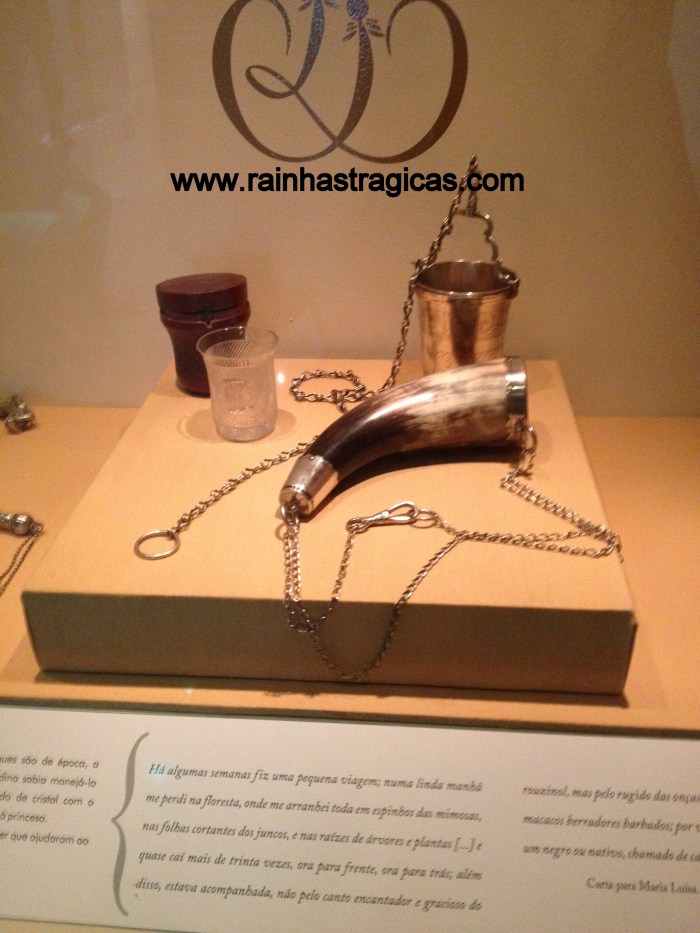 Na imagem podemos observar um copo de vidro que teria pertencido à Dona Leopoldina.