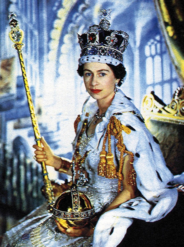 Fotografia digitalmente colorida de Elizabeth II em sua coroação, em 2 de junho de 1953.