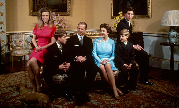 A rainha com seu marido e filhos, em 1972.