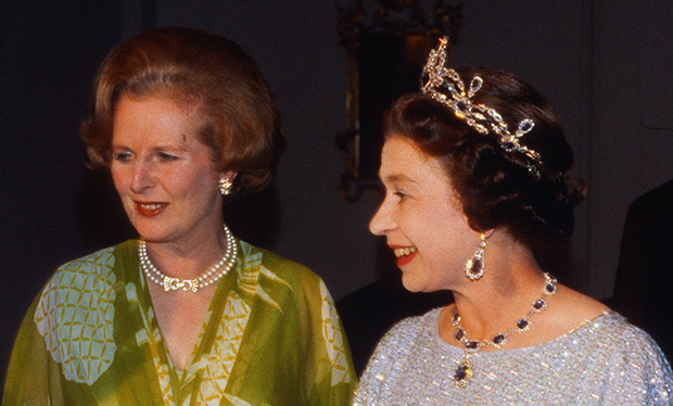 A rainha Elizabeth II e Margaret Thatcher em Zambia (1979).